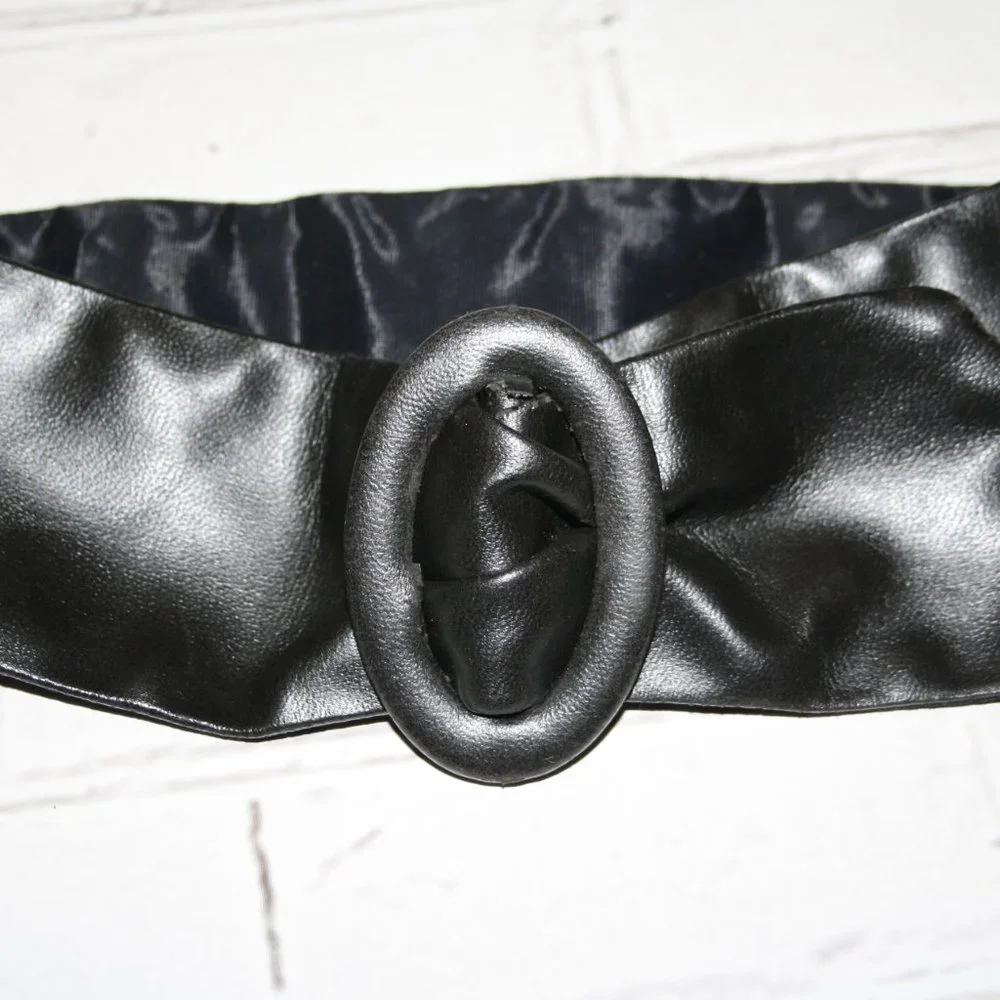🖤🧷 Black Faux Leather Fashion Belt – Adjustable up to 27